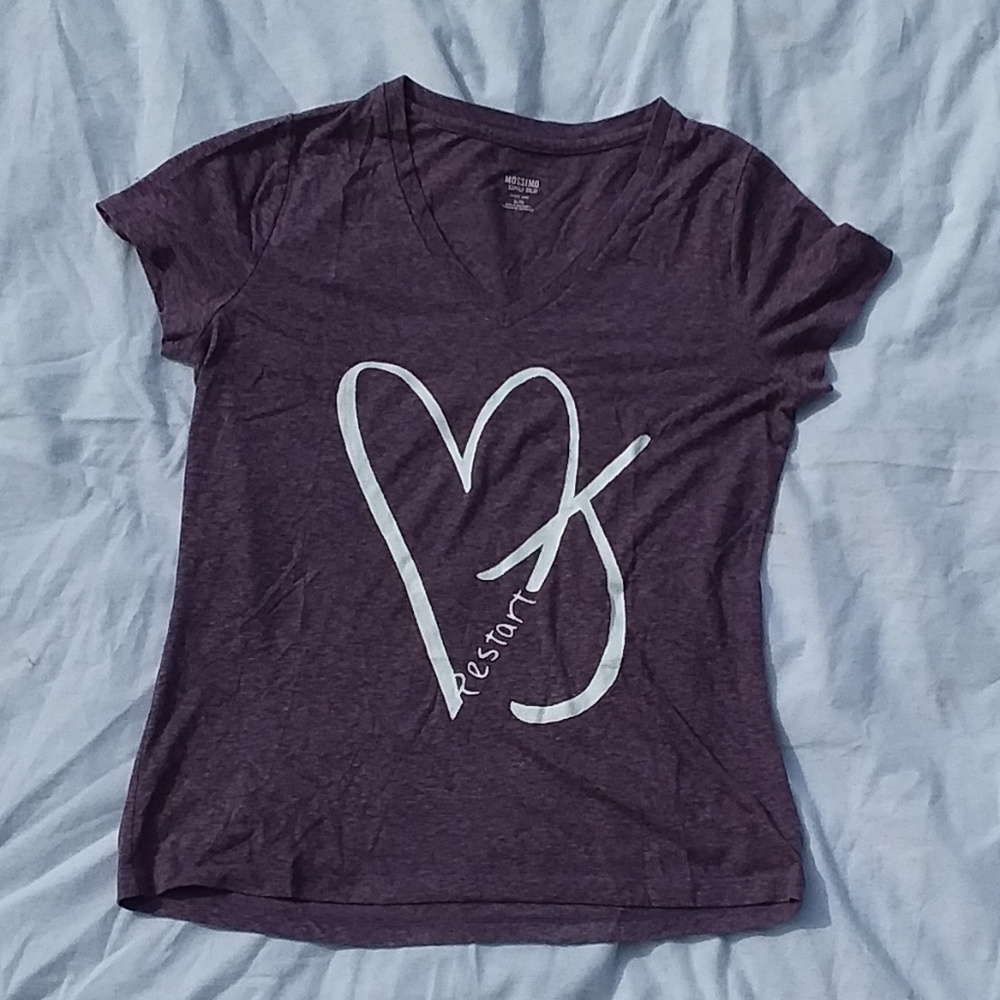 purple MOSSIMO SUPPLY CO short sleeve vneck